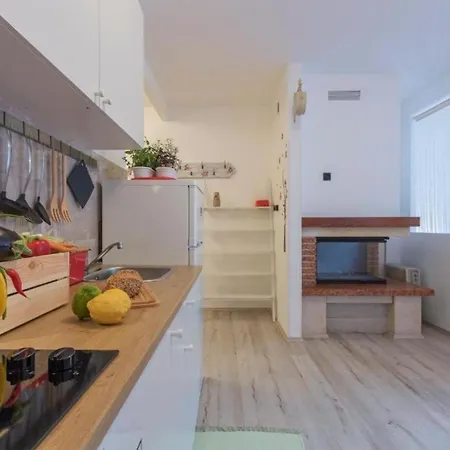 Modern And Bright With Terrace And Garden